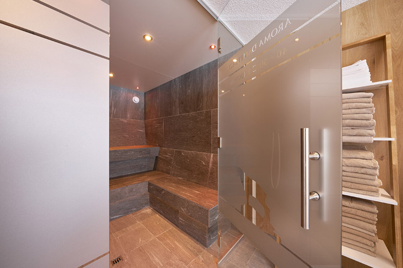 2_Wellness_3_Aroma_Dampfbad